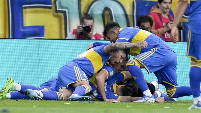 Ball - Not for the Heart: River helps out and Boca Juniors celebrate their 35th title!  (Argentina)