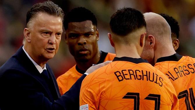 Ball - Van Gaal reveals pre-selected squad for the World Cup (Netherlands)