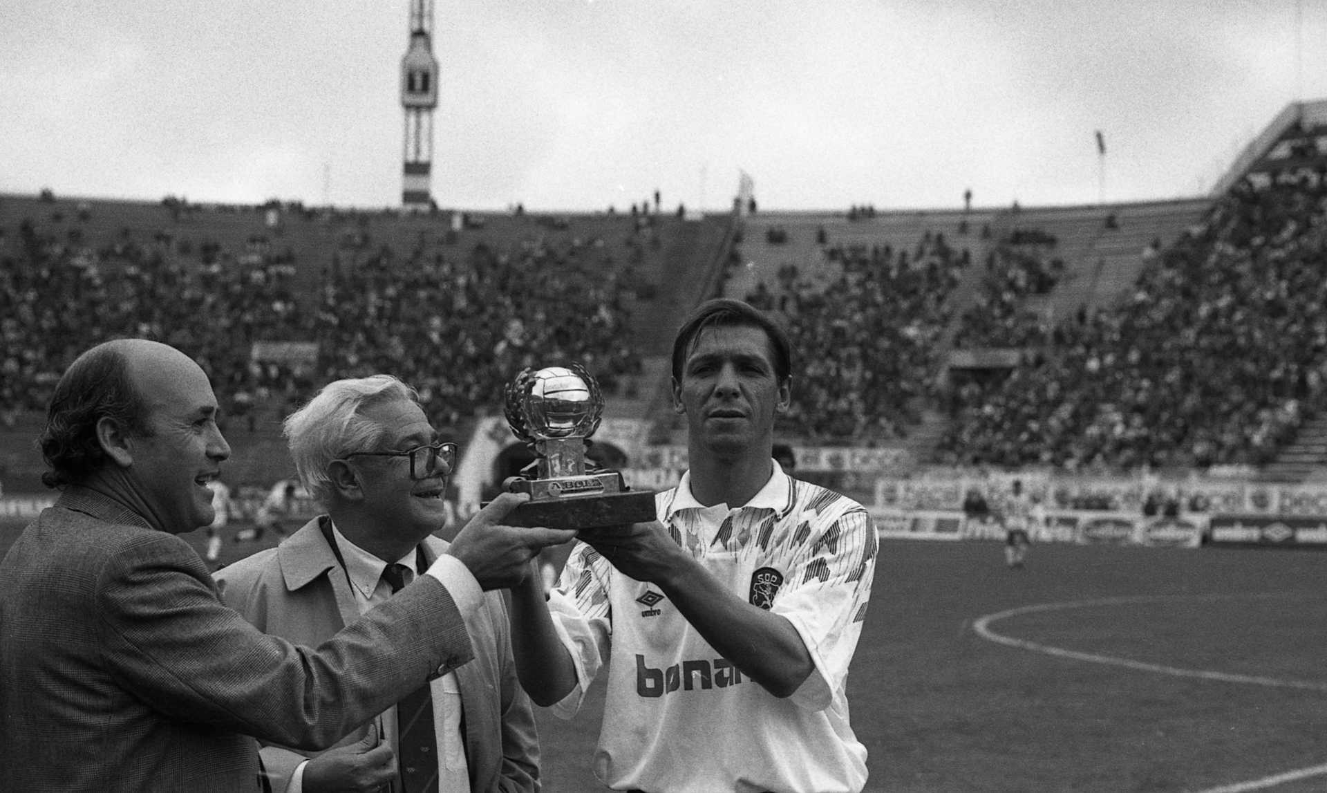 Fernando Gomez was awarded the Ballon d'Or in 1990, while he was playing for Sporting
