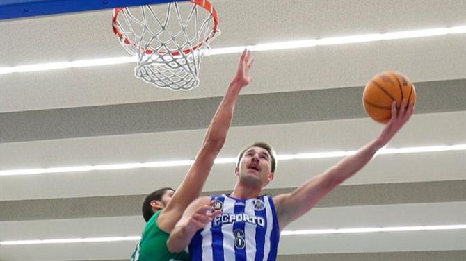 A BOLA - Porto scores 18 hat-tricks in victory over Lusitania (Basketball)