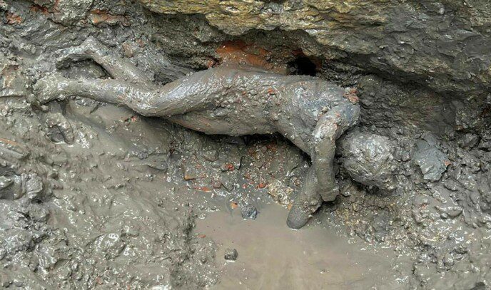 The Discovery: The image, released on November 8, shows one of the recently discovered 2,300-year-old bronze statues in San Casciano dei Bagni.  Photo: Italian Ministry of Culture / AFP / NTB