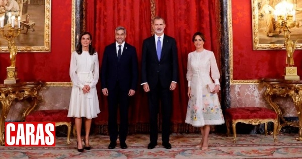 Letizia wears the dress of her youngest daughter, Infanta Sofia, while having lunch with the President of Paraguay