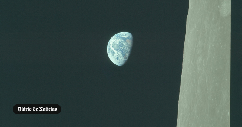 ″ Pale blue dot, family portrait that reminds us of fragility