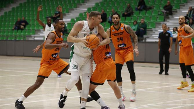 Ball - Sporting loses to Karhu and is eliminated in the round of 16 of the European Cup (Basketball)