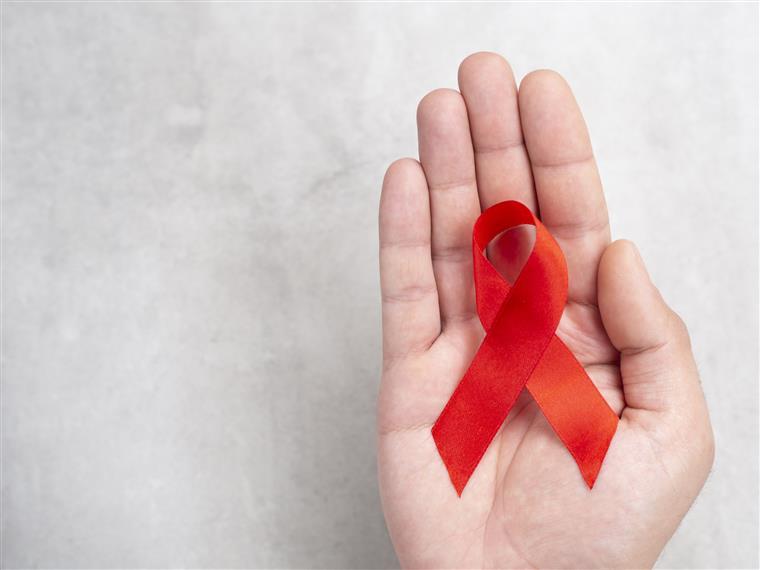 Cada vez menos portugueses infetados por VIH e com SIDA em Portugal